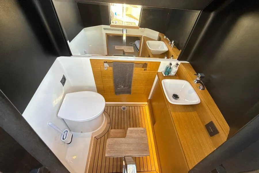 De Antonio D28 - View 11